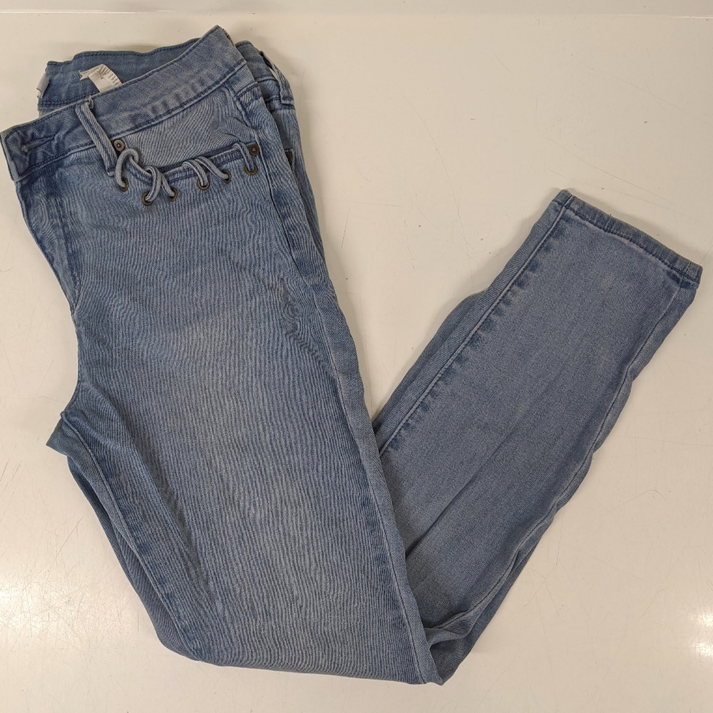 High Rise Light Washed Blue Jeans Denim | size 27"